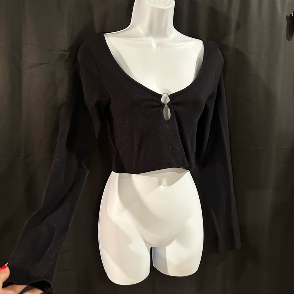 Aeropostale Black Keyhole Long Sleeve Crop Top